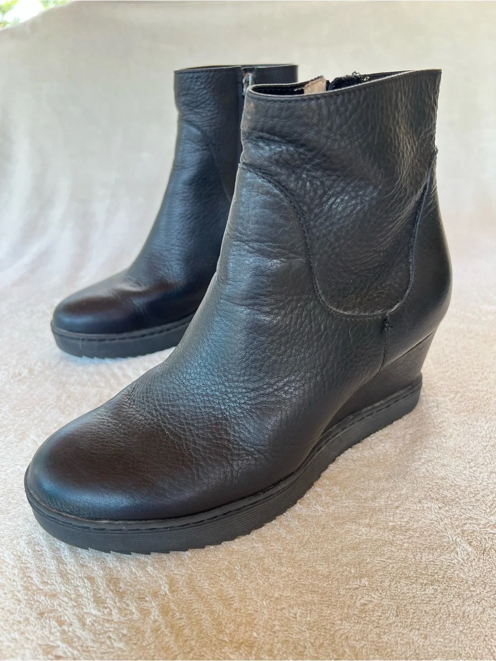 Sofft Shary Waterproof Black Leather Wedge Ankle Booties Size 9